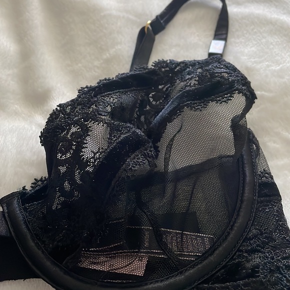 Victoria’s Secret Demi bra 32D - Picture 2 of 4